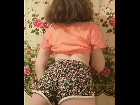 ❤️ 性感的年轻宝贝在镜头前脱下她的短裤 ❤️ Quality porn❌️❤